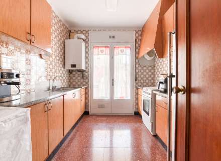 En la Plaza Creu de la Mà. Alquilado hasta Febrero de 2028. .6