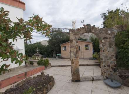 Casa amb jardí i dos apartaments.18