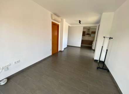 Apartament modern amb piscina comunitària i plaça d'aparcament.19