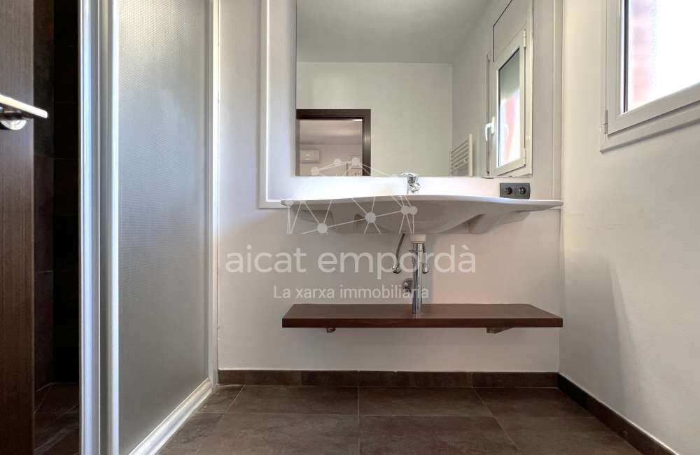 Excellente maison avec piscine privée dans un quartier très calme de Sant Pere Pescador.34