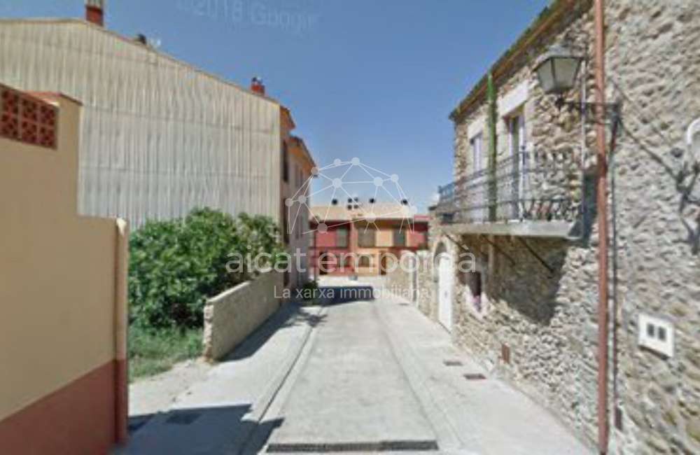 Construeix la teva nova casa en un poble rústic a només uns minuts de la platja!18