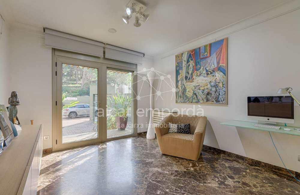 Casa de alto standing en La Jonquera: lujo entre montañas con piscina privada climatizada y vistas espectaculares7