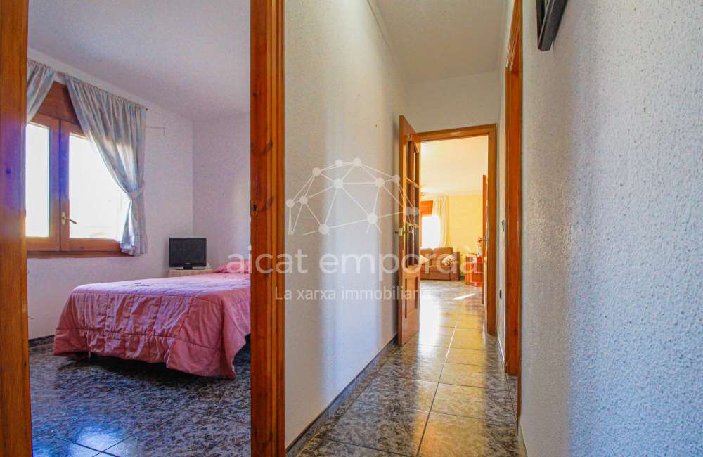 Casa cantonera amb gran terrassa i garatge a Cabanes35