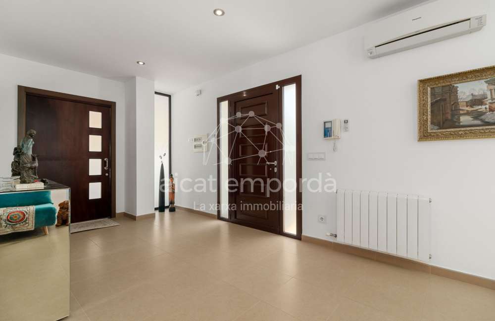 Magnífica casa moderna en Pau, ubicada en una zona tranquila y privada de la Costa Brava.21