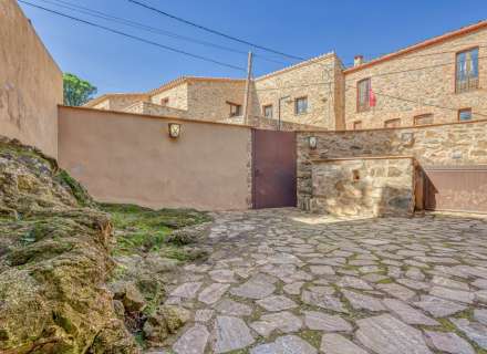 Casa de piedra con vistas excelentes a L'Albera.24