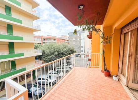 Piso de 4 habitaciones con balcón en Creu de la Ma4
