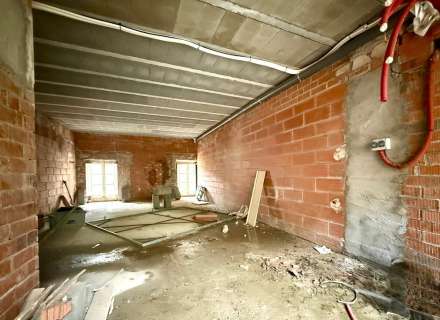 Casa adossada a reformar a Figueres amb projecte (C/Calçada de Tapis nº7).2