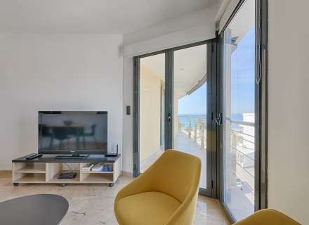 Ático en 1º línea con solárium, preciosas vistas y licencia turística.17