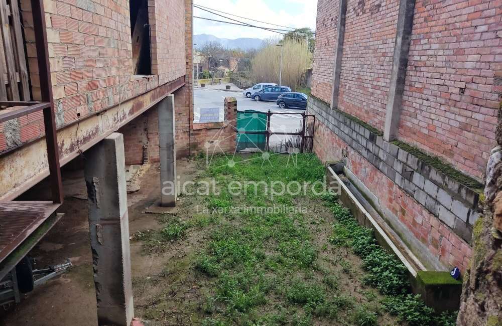 Entrepôt résidentiel urbain à Vilanova de la Muga.9