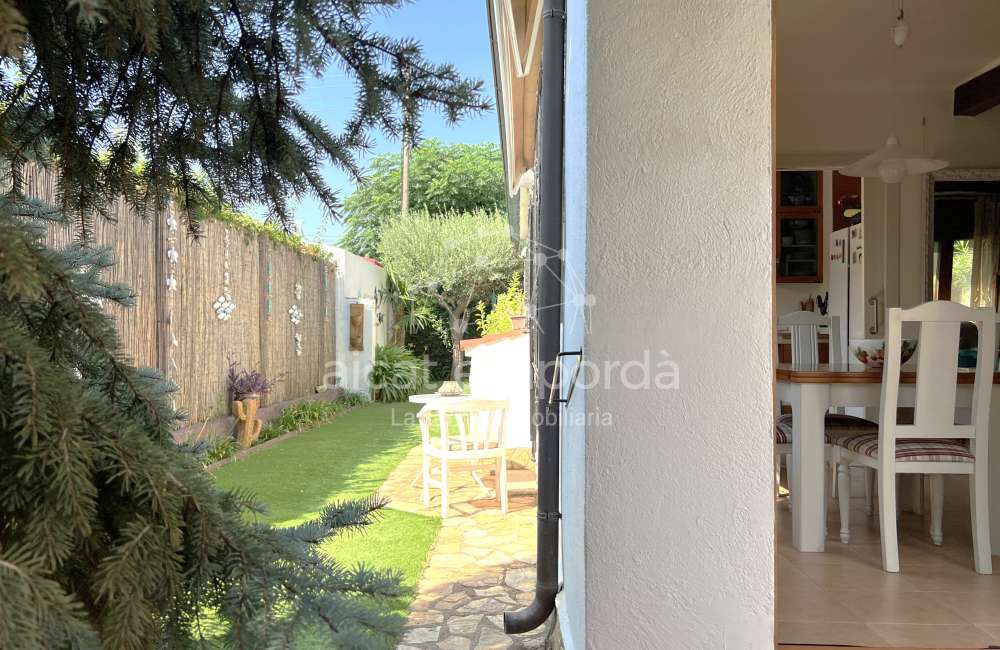 Encantadora casa de planta baja con jardín en l’Armentera2
