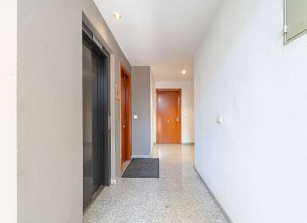Apartament modern amb piscina comunitària i plaça d'aparcament.29