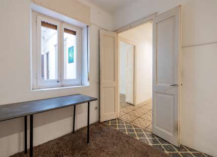 Building for sale in the pedestrian and commercial center of Figueres with high investment potential.31