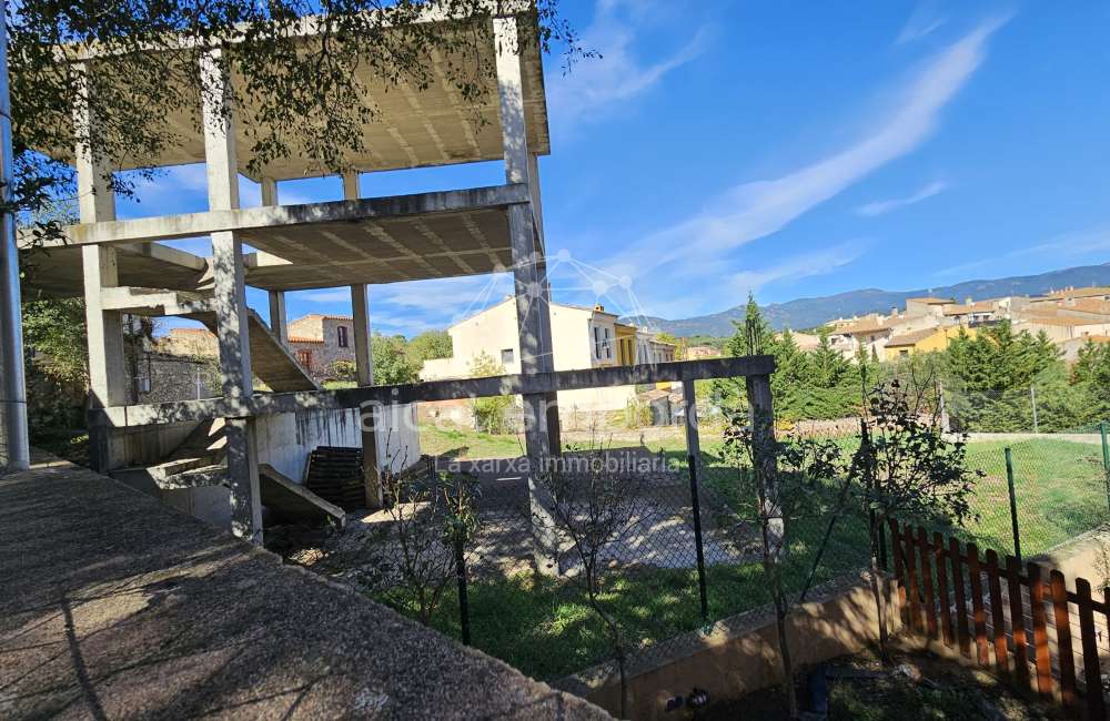 Parcel·la en venda dins del poble9