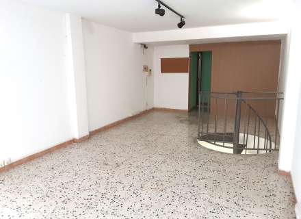 Local a peu de carrer a pocs metres de la plaça de la Palmera4