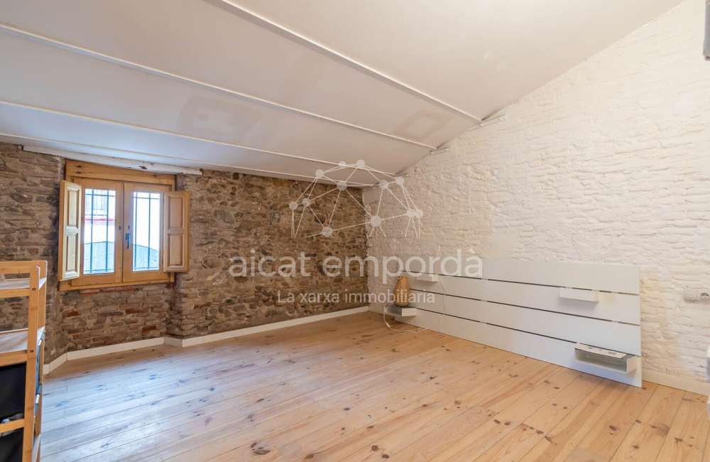 Bonita casa parcialmente reformada.7