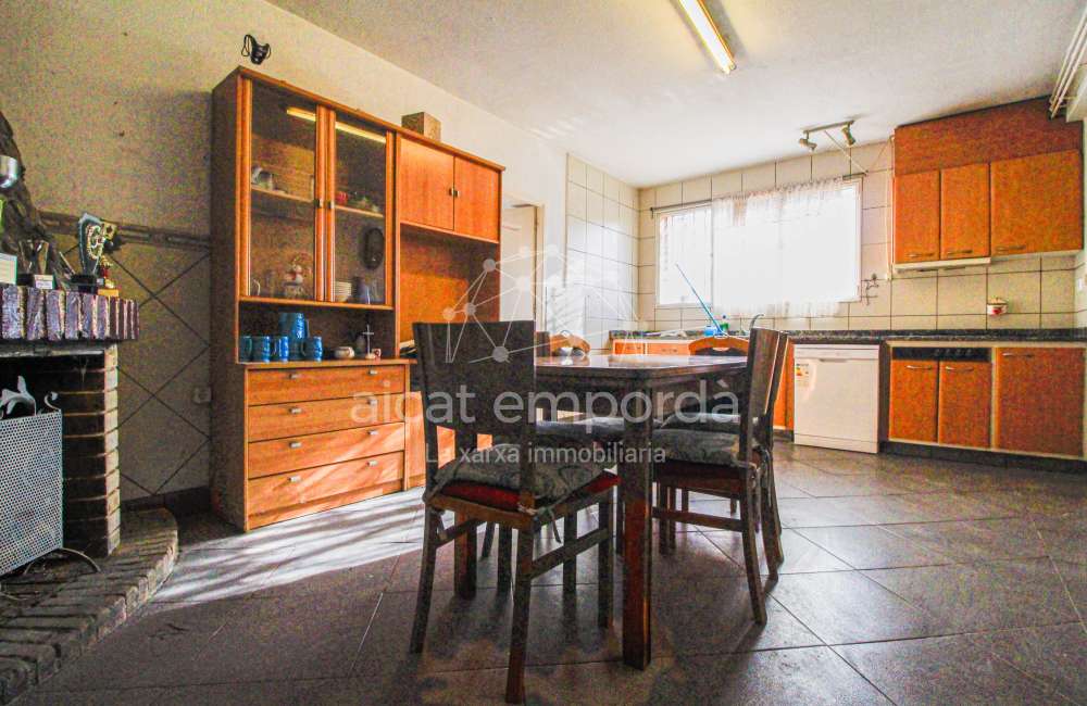 Casa cantonera amb gran terrassa i garatge a Cabanes2