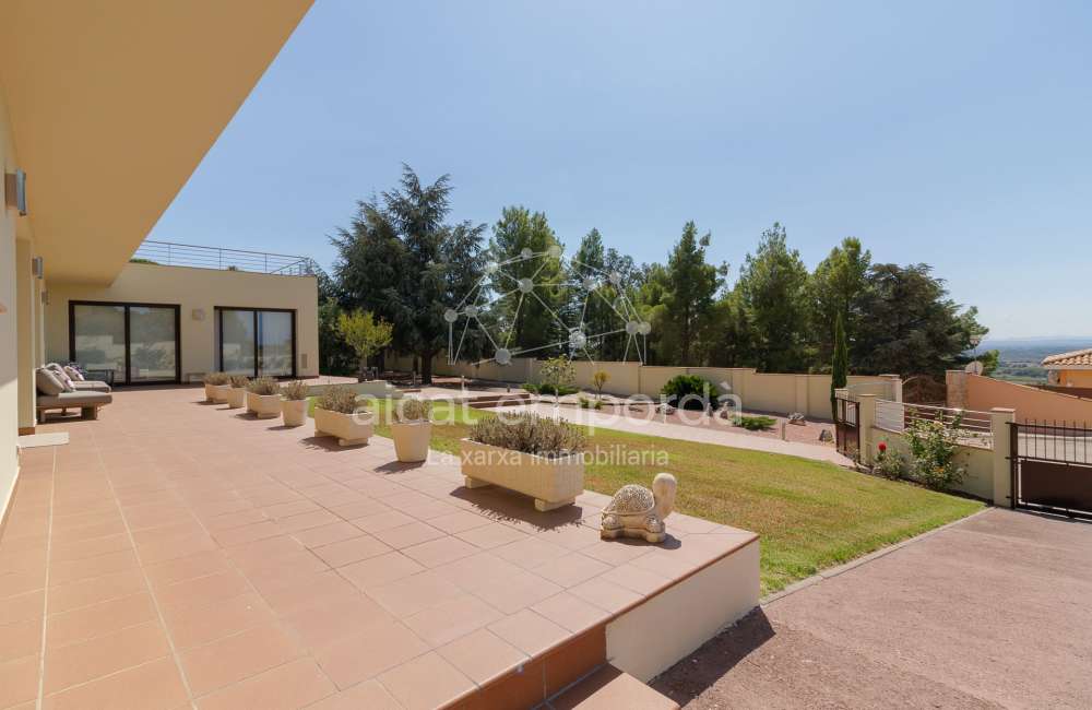 Magnífica casa moderna en Pau, ubicada en una zona tranquila y privada de la Costa Brava.4