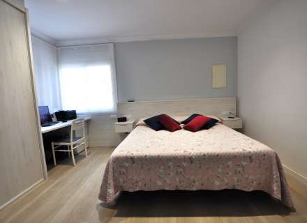 Gran casa amb piscina, garatge en un solar cantoner en zona tranquil·la.19