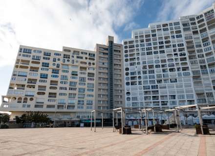 Vive el mar a solo 100 metros de la playa de Empuriabrava.8