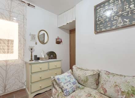 Pis lluminós amb vista al mar al Far de Roses17