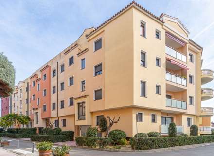 Apartament modern amb piscina comunitària i plaça d'aparcament.32