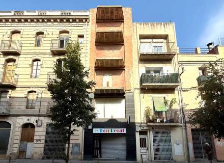 Edificio en venta en Figueres (Calle Peralada).0