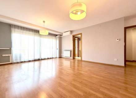 Piso en Venta en el Centro de Figueres: Comodidad y Estilo.0