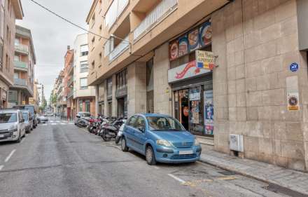 Local commercial à figueres de 80 m² construit idéal pour bureau ou commerce.