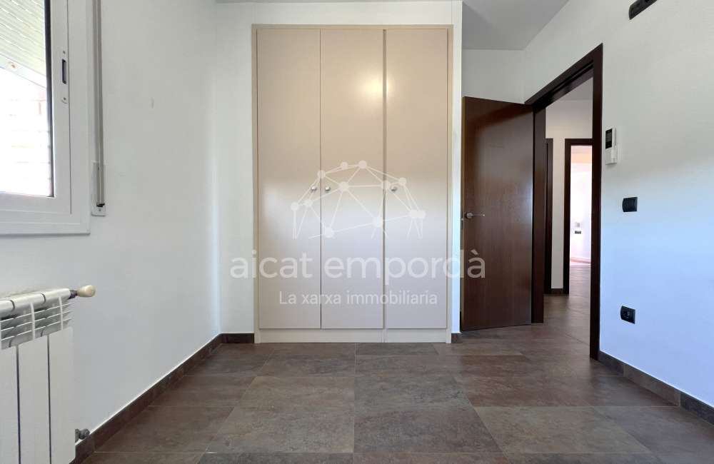 Excellente maison avec piscine privée dans un quartier très calme de Sant Pere Pescador.32