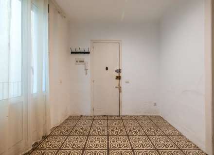 Building for sale in the pedestrian and commercial center of Figueres with high investment potential.17