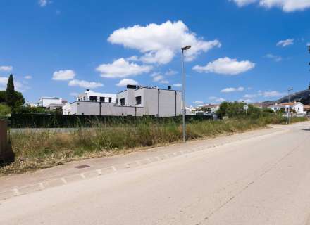 Terrain unifamilial constructible dans une urbanisation tranquille de Roses. Bonne opportunité !2