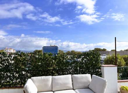 Piso reformado con gran terraza y piscina en Empuriabrava.18