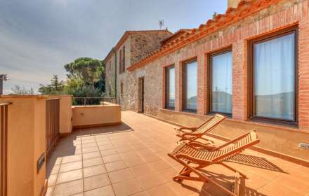 Casa de piedra con vistas excelentes a l'albera.