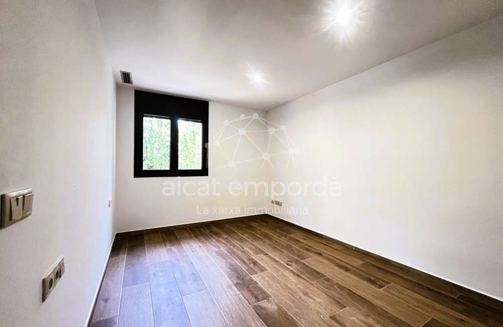 Maison moderne avec jardin et fort potentiel à Pontós.18