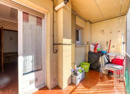 En la Plaza Creu de la Mà. Alquilado hasta Febrero de 2028. .22