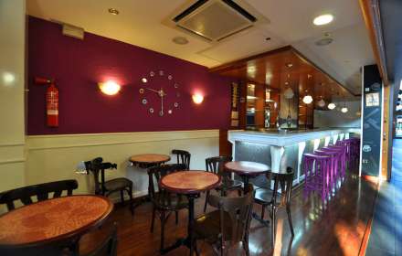 Local comercial totalmente equipado en venta en excelente ubicación en figueres.