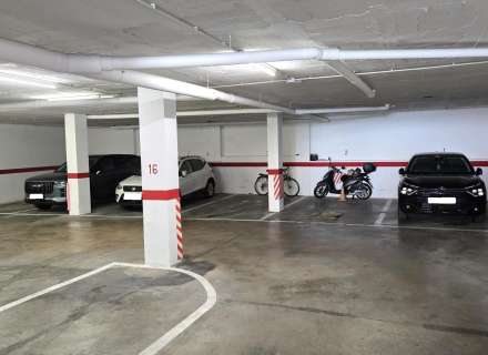 Modernitat al Cor de Roses: La Teva Llar a Prop del Mar.23