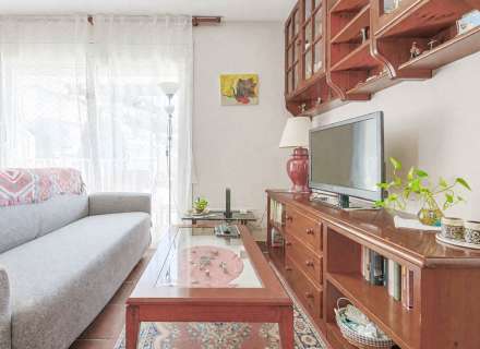 Pis lluminós amb vista al mar al Far de Roses10