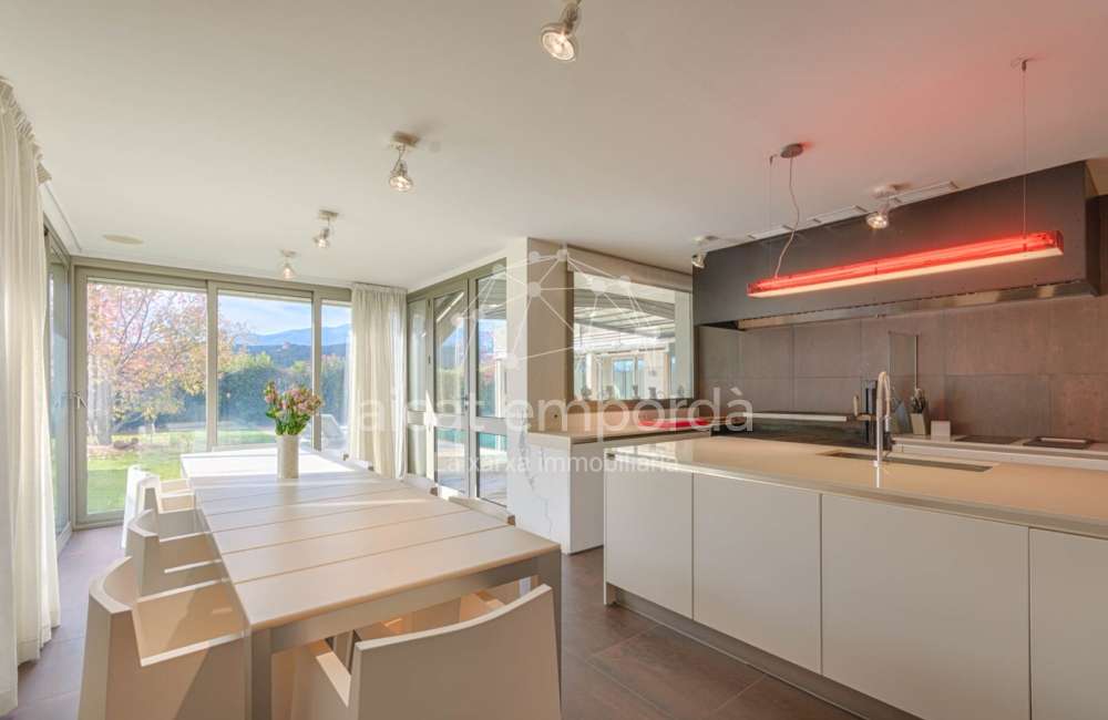 Casa de alto standing en La Jonquera: lujo entre montañas con piscina privada climatizada y vistas espectaculares53
