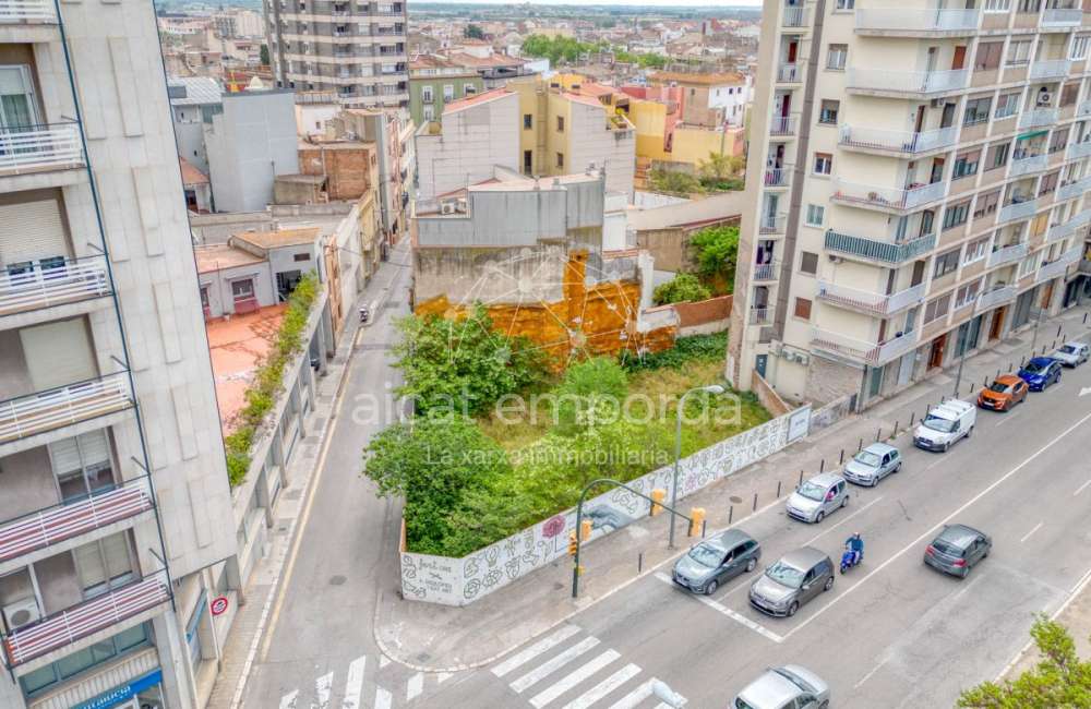 Terrain à vendre de 223 m² au centre de Figueres2