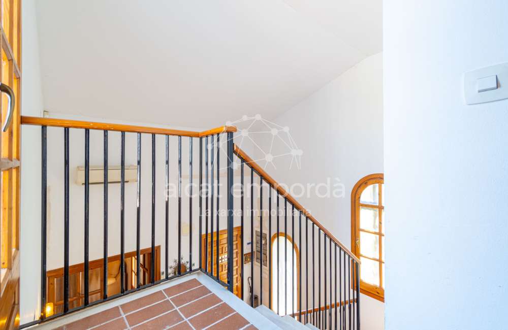Maison/villa individuelle de style rustique, située à Bon Relax, à Sant Pere Pescador, à 1 km de la mer.30