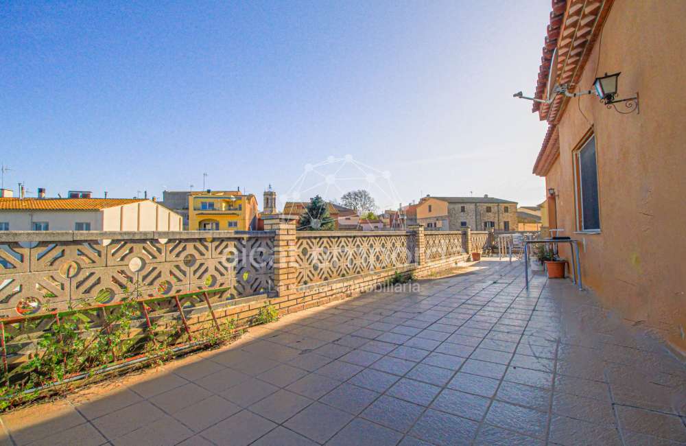 Casa cantonera amb gran terrassa i garatge a Cabanes0