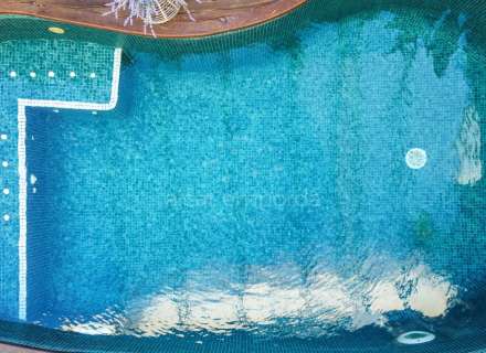 Fantàstica casa moderna amb piscina, cuina exterior ia poca distància a peu de la platja.14