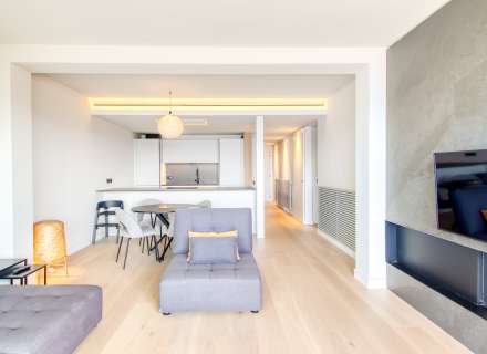 Apartment on the seafront. Avda De Rhodes14