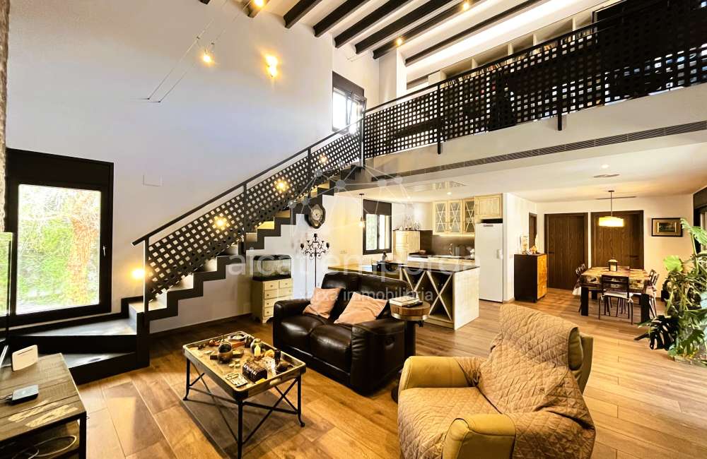 Maison moderne avec jardin et fort potentiel à Pontós.5