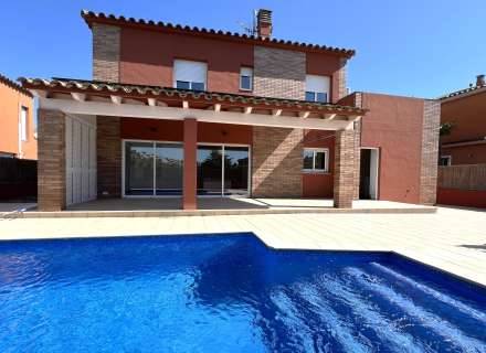 Excel · lent casa amb piscina privada en una zona molt tranquil · la a Sant Pere Pescador.40