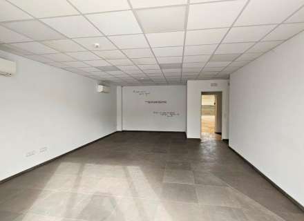 Nau de 700m2 a Hostalets de Llers19