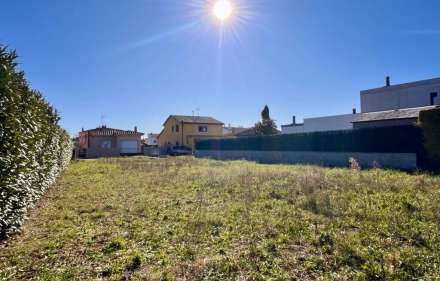 Terrain urbain (village de navata)