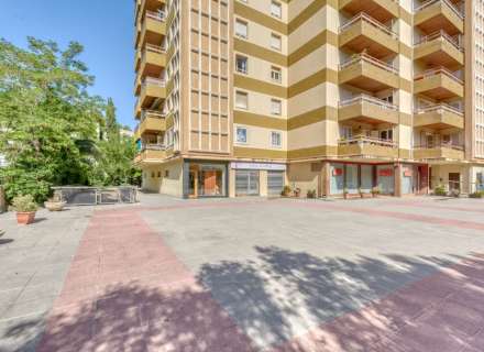 Oportunidad Local comercial a 200 metros del centro peatonal de Figueres ideal para despacho profesional.12