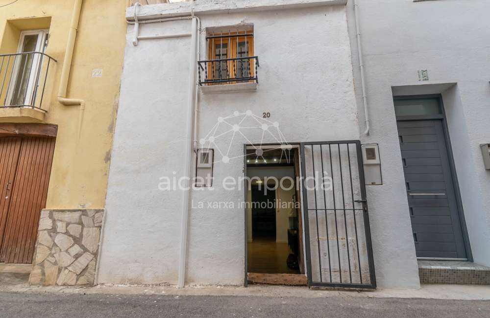 Bonita casa parcialmente reformada.14